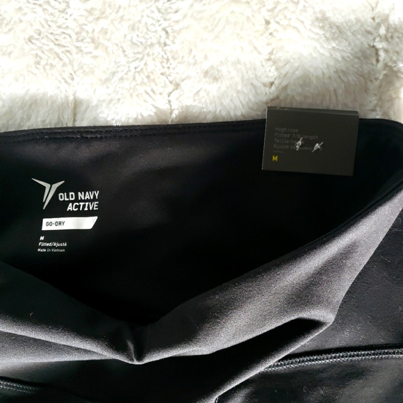 ๐๐ NWT Old Navy Dri-Fit Leggings with Ankle Criss-Cross Strap Size M ๐๐ - Picture 4 of 5